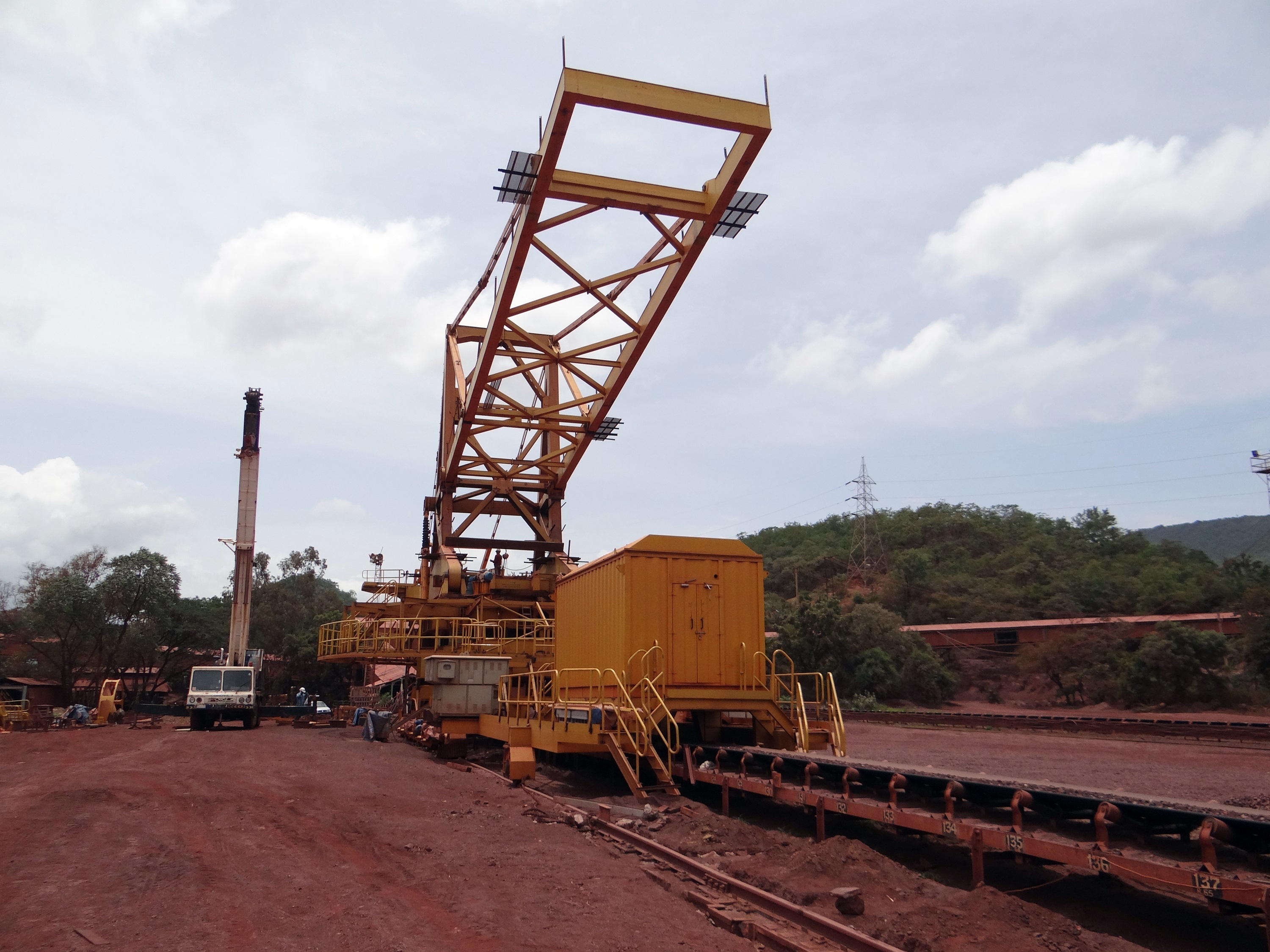 Mining Iron Ore Mine in India free image download