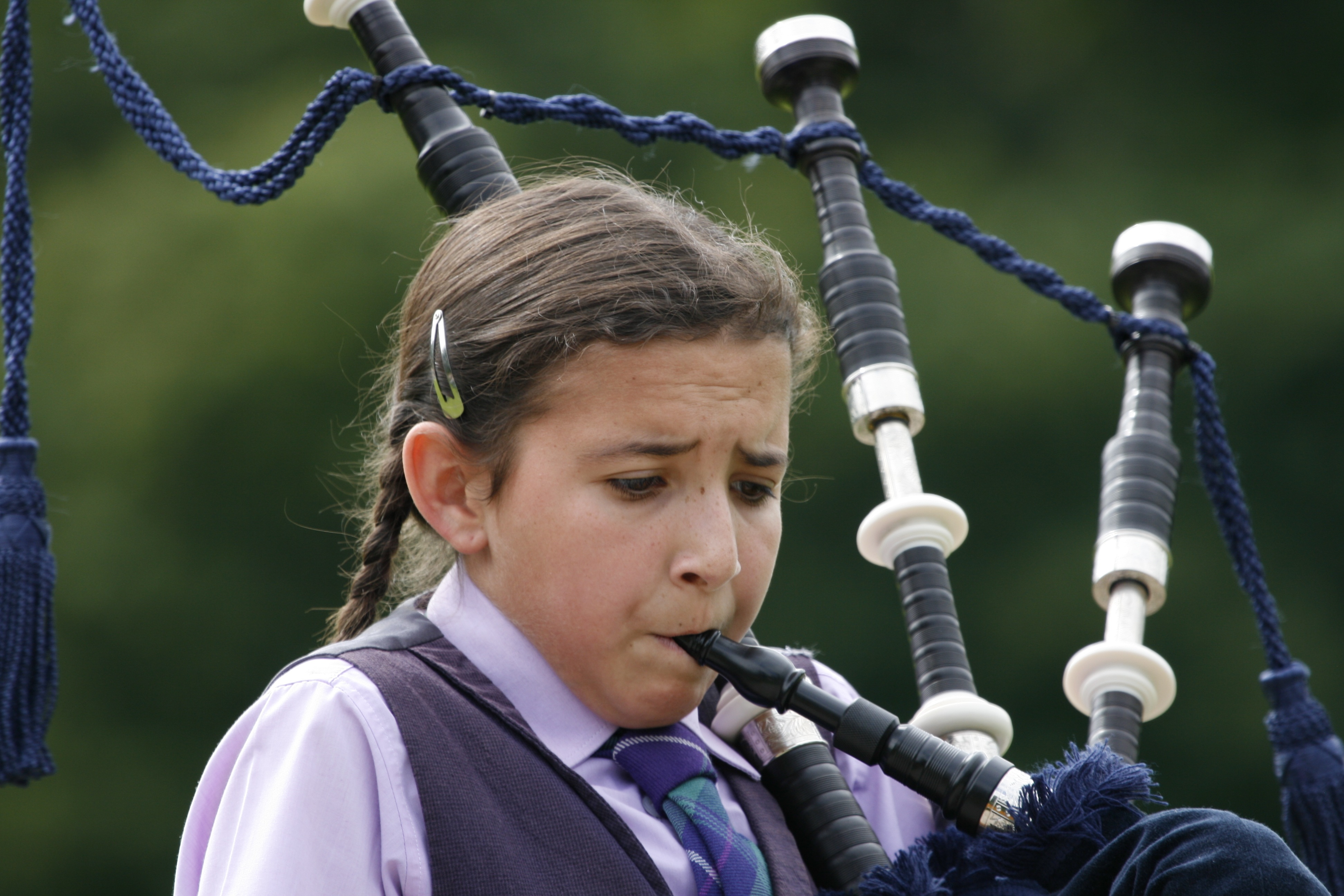 Girl is playing bagpipes free image download