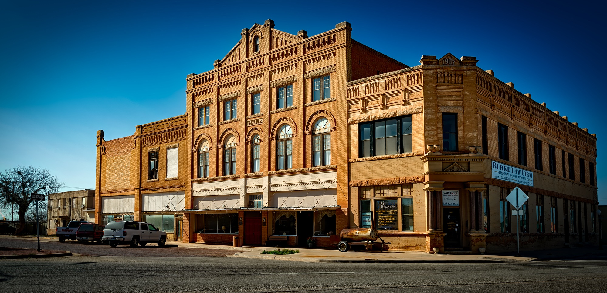 Car in front Anson Texas Opera House free image download