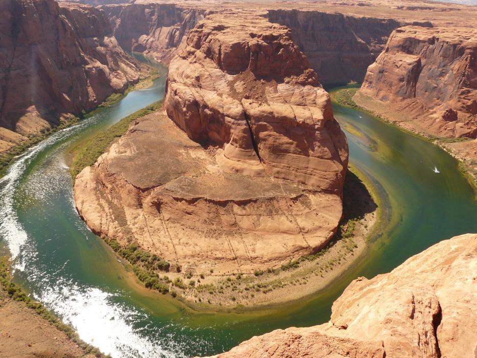 Horseshoe Bend is the amazingly beautiful rocky bend of the green