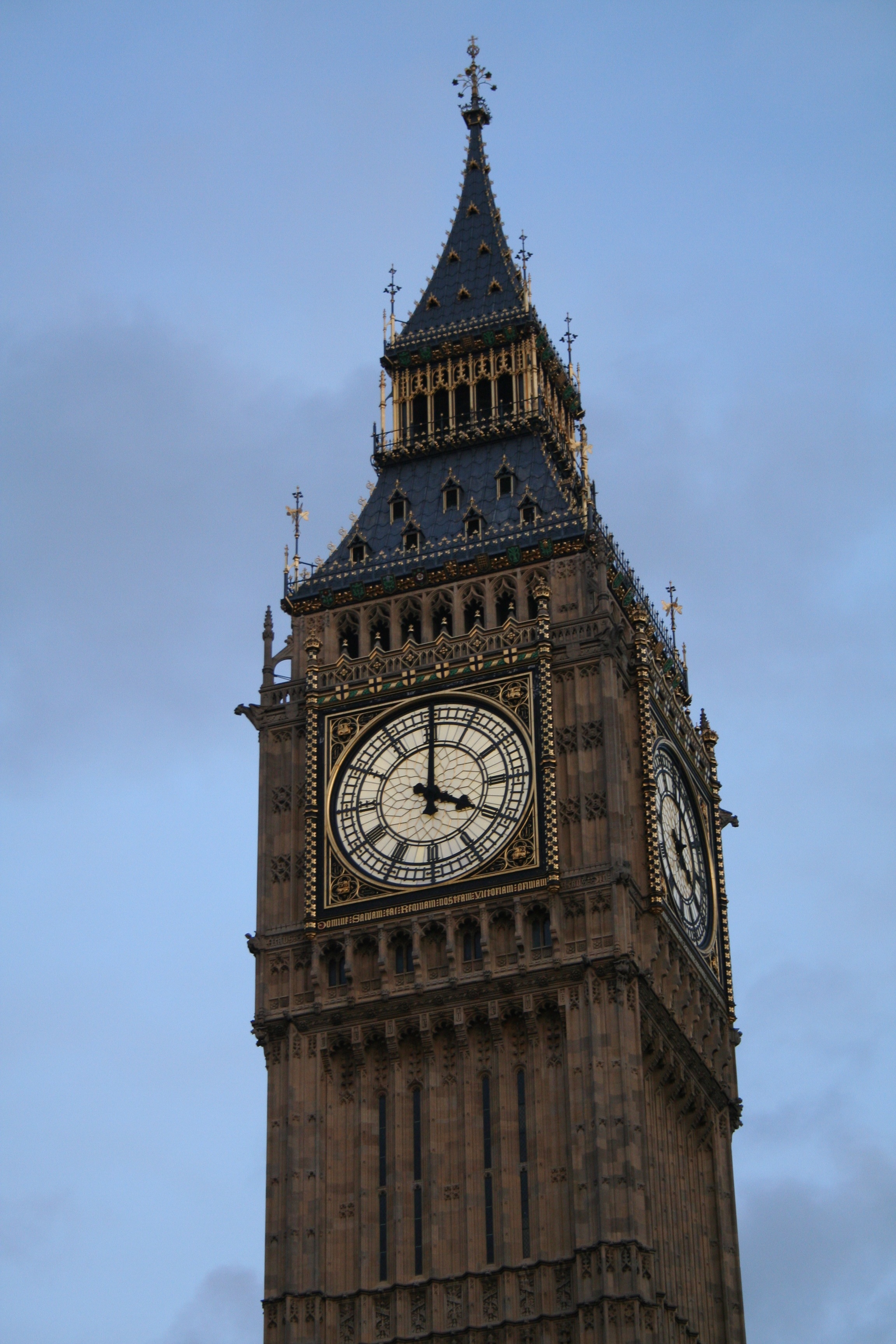 Big Ben tower indicating the time free image download