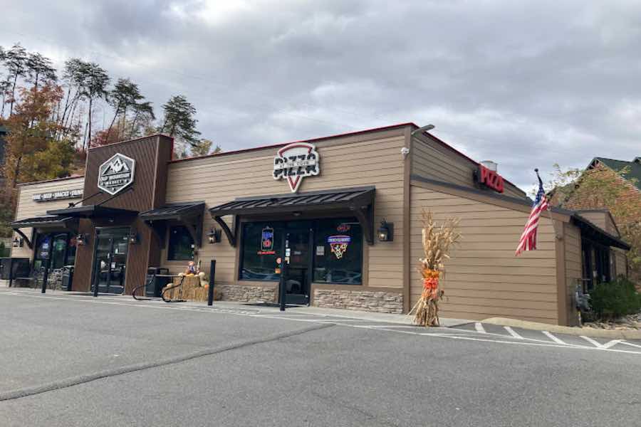 Pizza Pigeon Find the best pies in the Smokies!