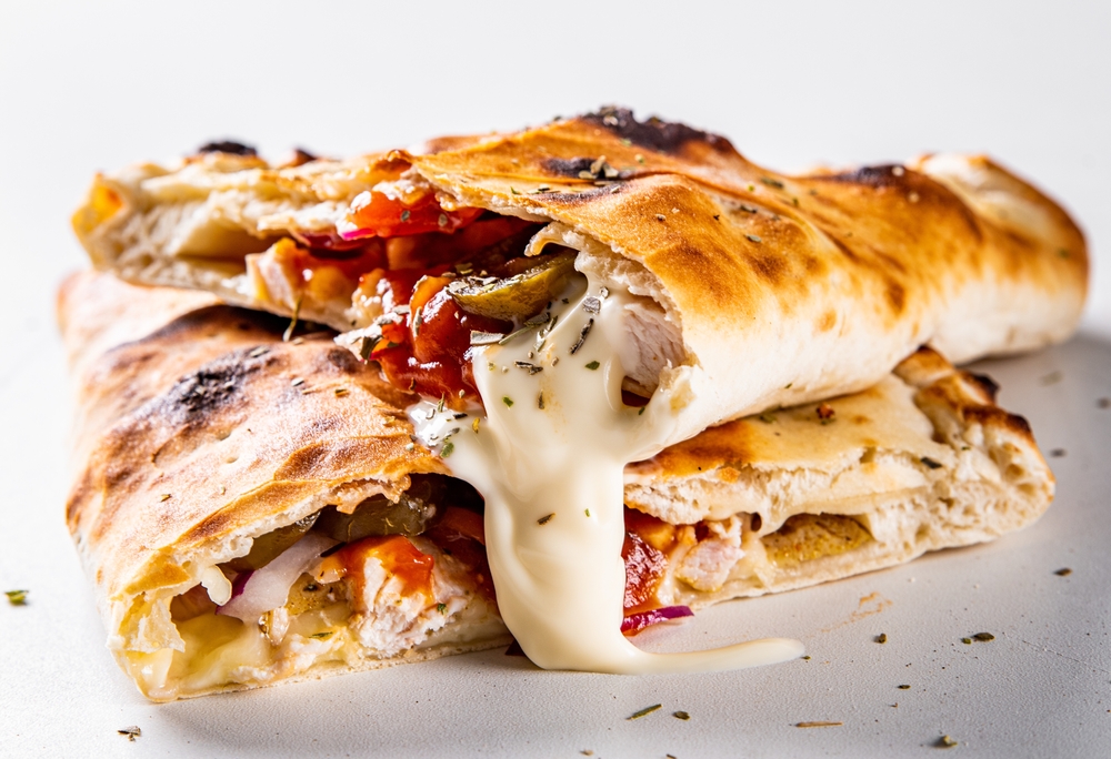 Calzone vs Pizza A Comparative Analysis of Taste and Texture Pizzaware