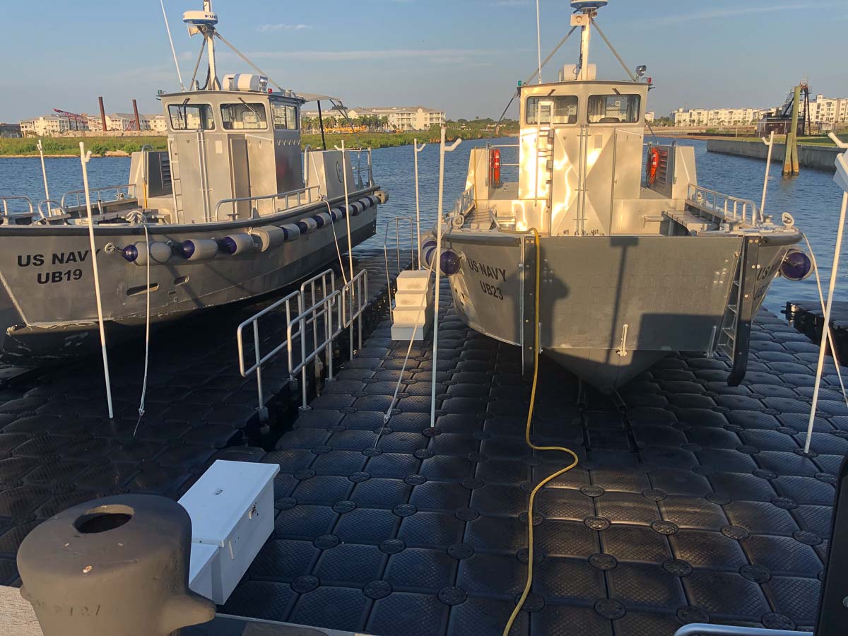 Boat Cleaning Image Gallery Tampa Bay, FL PJs Divers and Docks