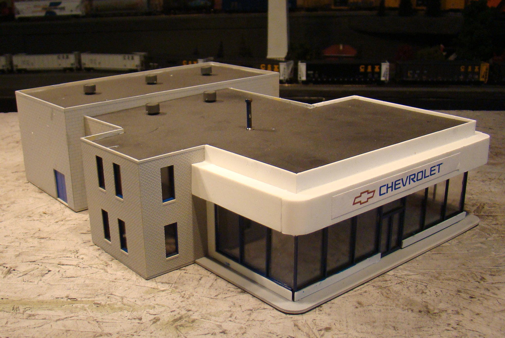 HO Scale Walthers International Dealership Can Be Ford/Chevy/Chrysler