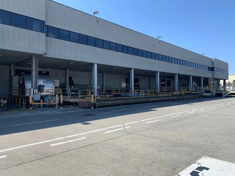 PK Electrical Los Angeles International Airport FedEx JAL B777 Gate 1