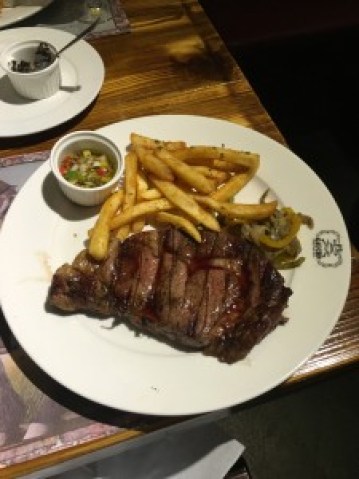 スペイン料理屋のステーキ