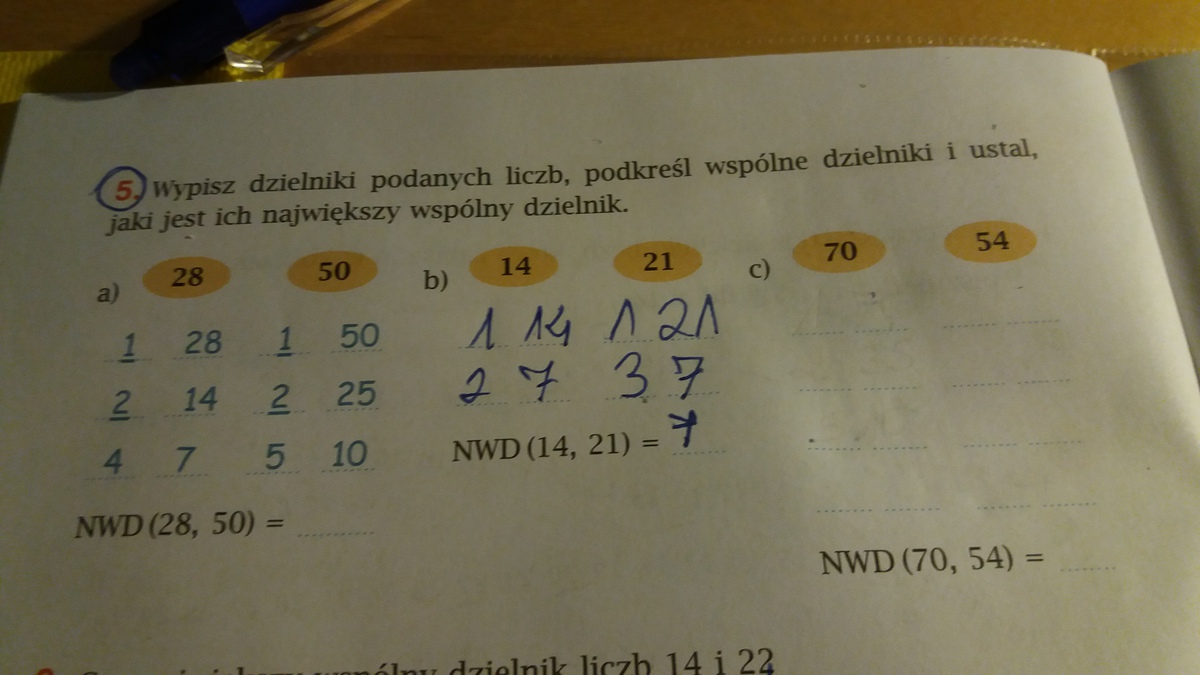 Wypisz dzielniki podanych liczb podkresl wspólne dzielniki i ustal jaki