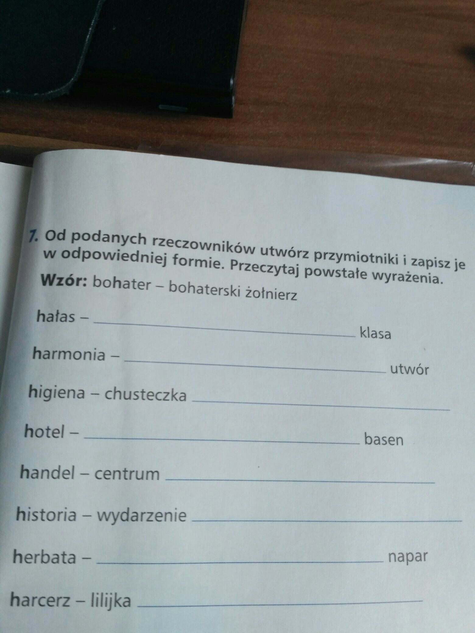 od podanych rzeczowników utwórz przymiotniki i zapisz je w odpowiedniej