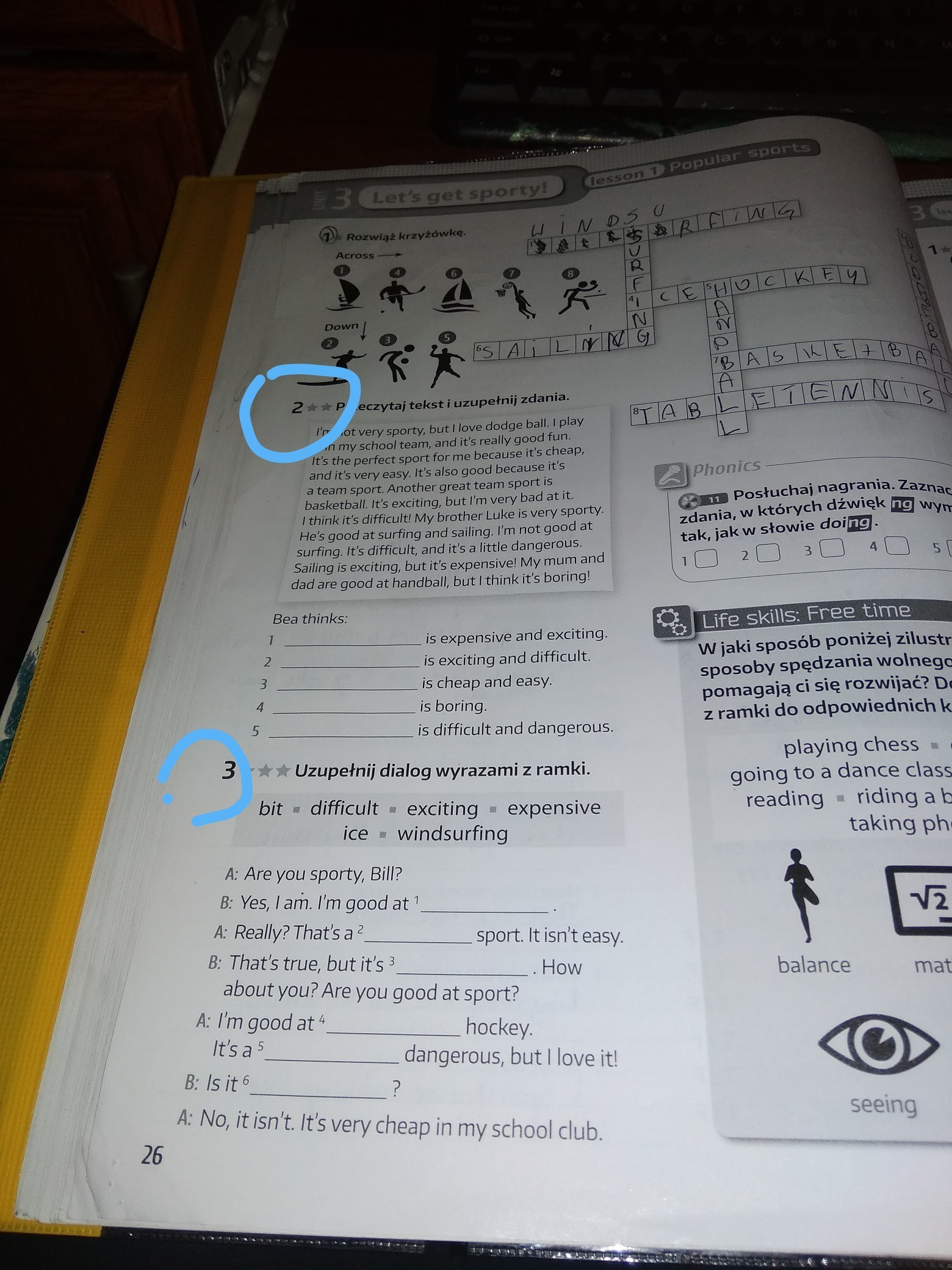 Przeczytaj tekst i uzupełnij zdania ANGIELSKI Brainly.pl