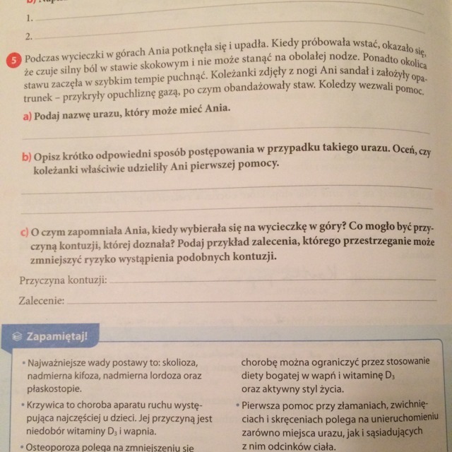Podczas Wycieczki W Górach Ania Potknęła Się I Upadła