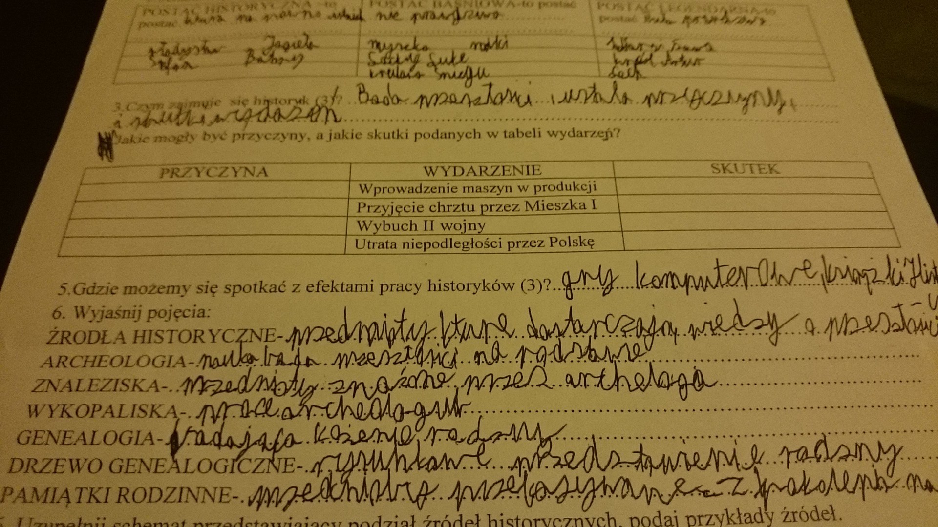 jakie mogły być przyczyny,a jakie skutki podanych w tabeli wydarzeń? 1
