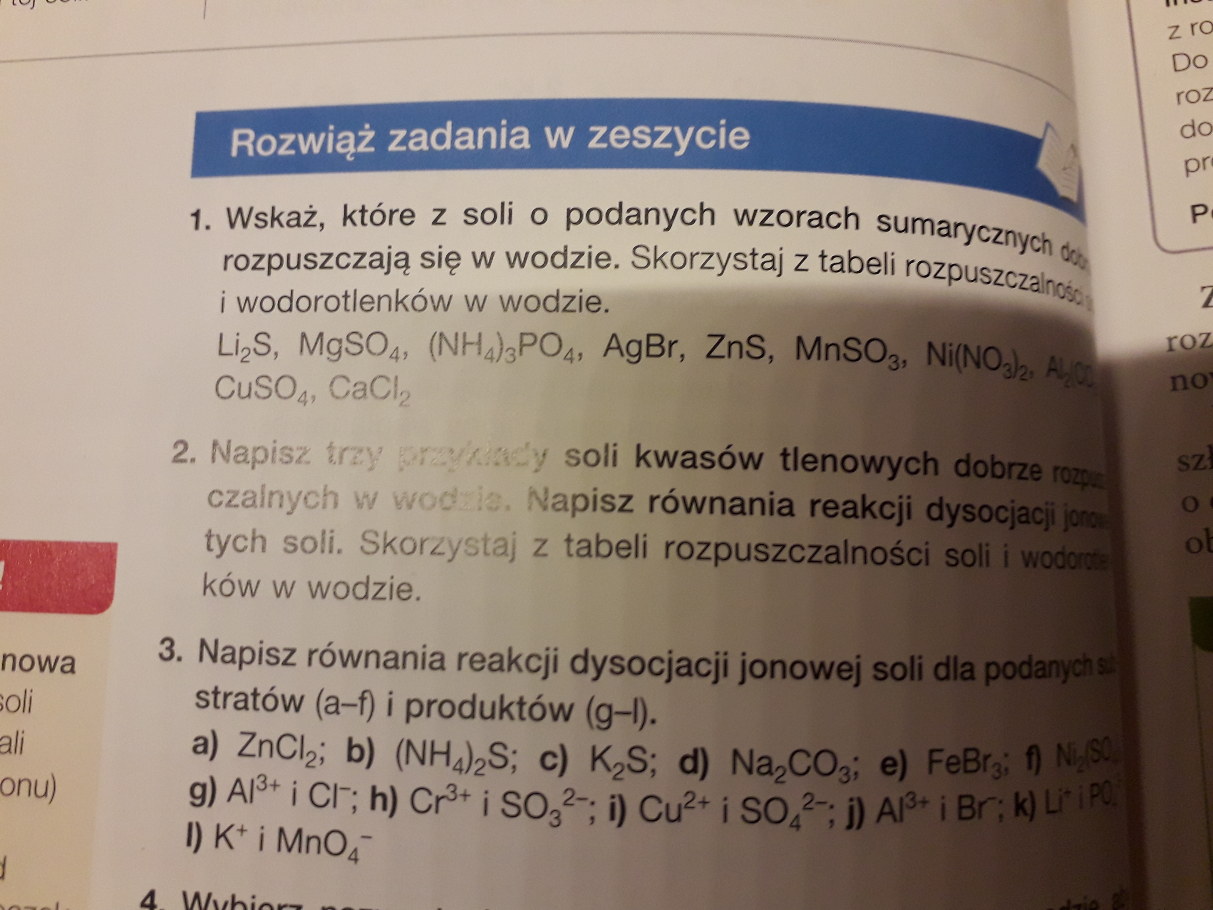 wskaż, które z soli o podanych wzorach sumarycznych dobrze rozpuszczają