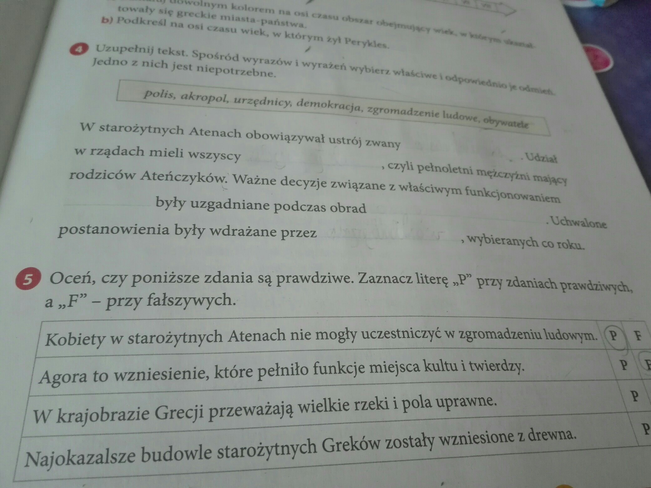Uzupełnij tekst Spośród wyrazów i wyrażeń wybierz właściwe i