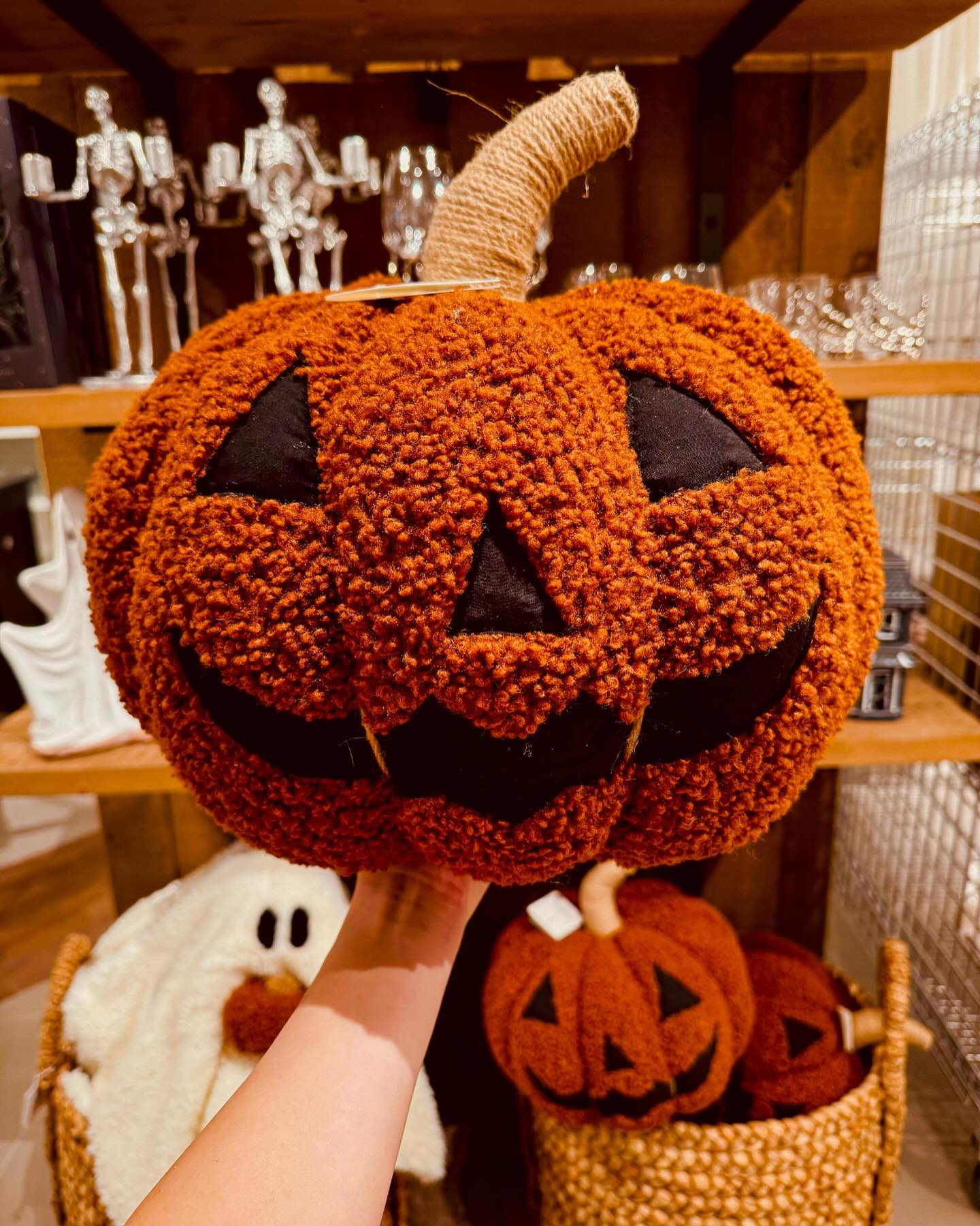 38 Minimalist Halloween Decor Ideas Simple Modern And Stylish