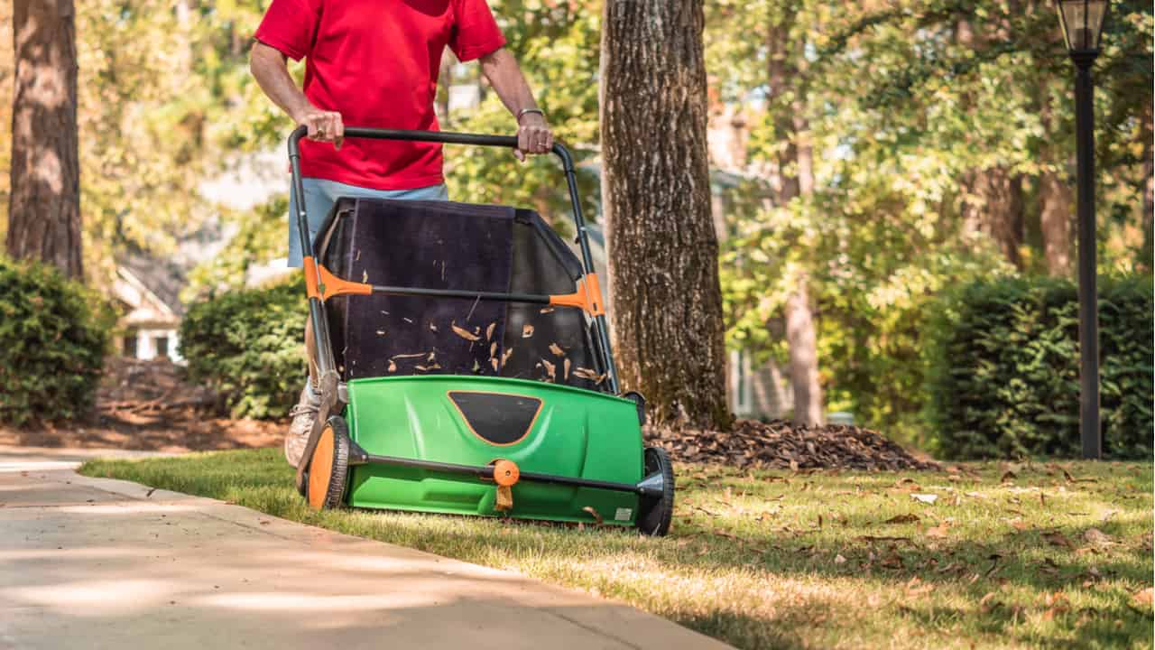 Best Lawn Sweeper in 2024 [Reviews & Buying Guide]