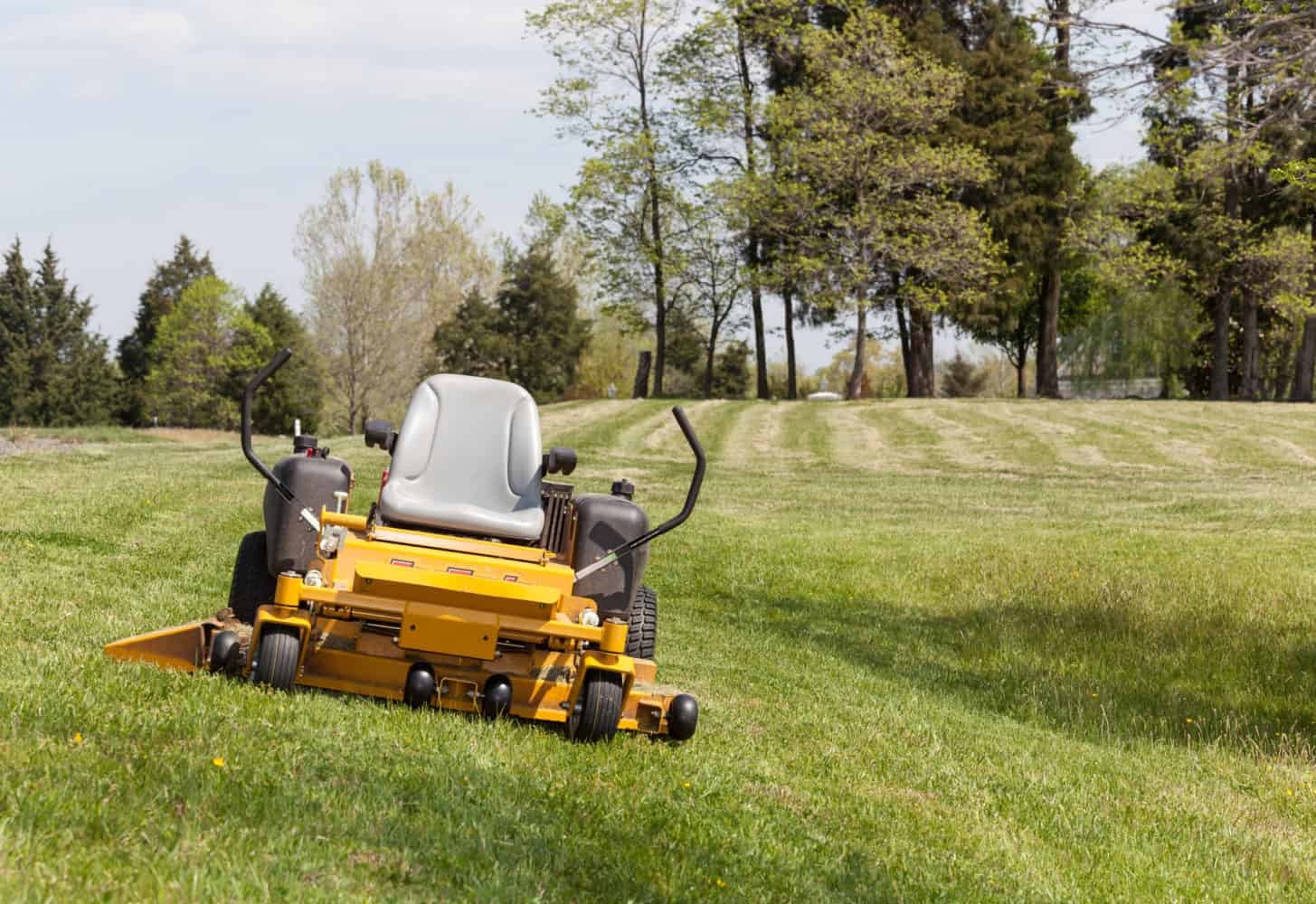 Zero Turn mower vs Lawn Tractor Which is Better for Hills?