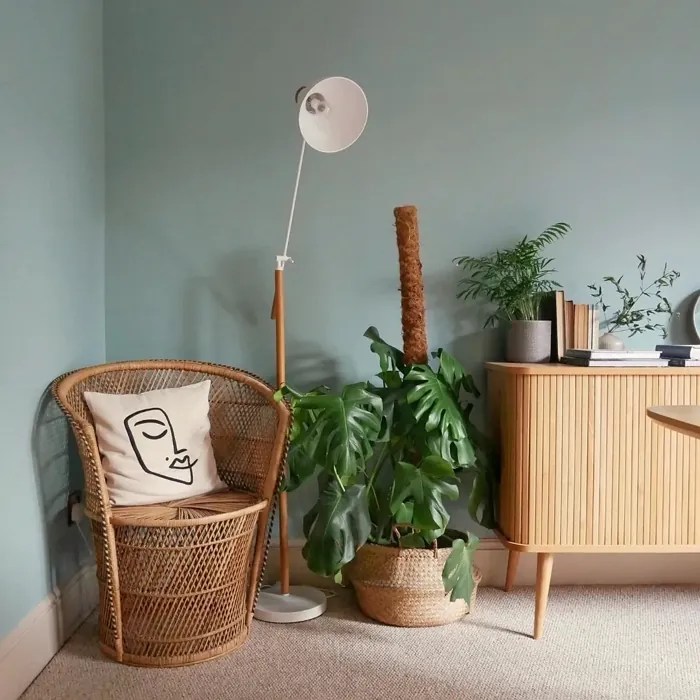 Farrow and Ball Dix Blue 82 paint color