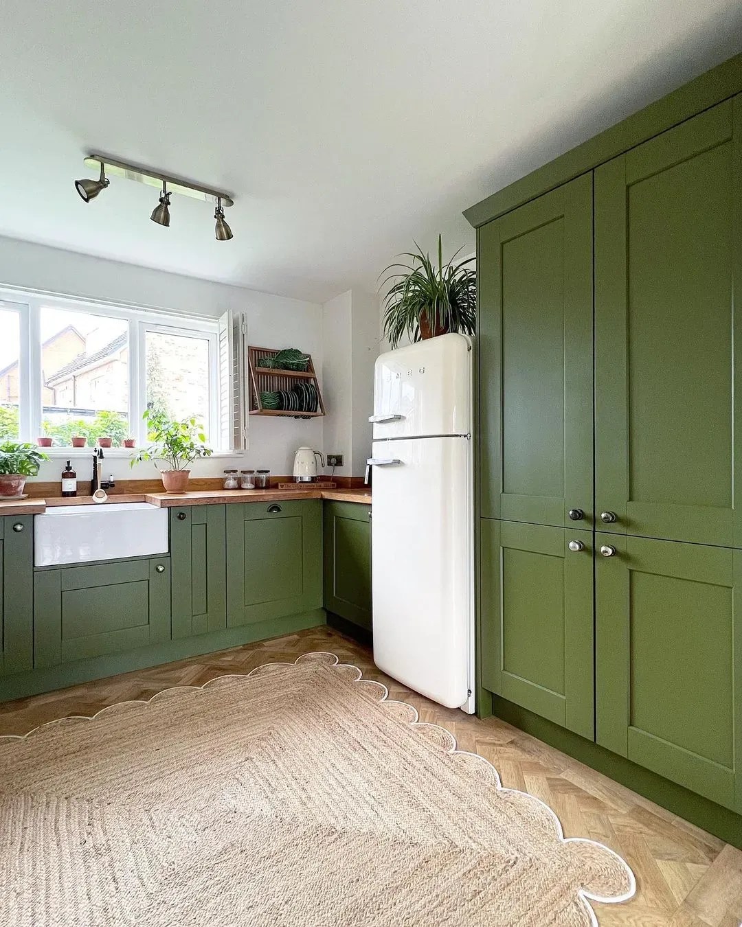 Farrow and Ball dark green paint colors for kitchen