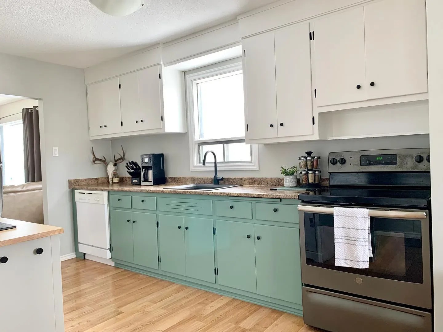 Behr light paint colors for kitchen