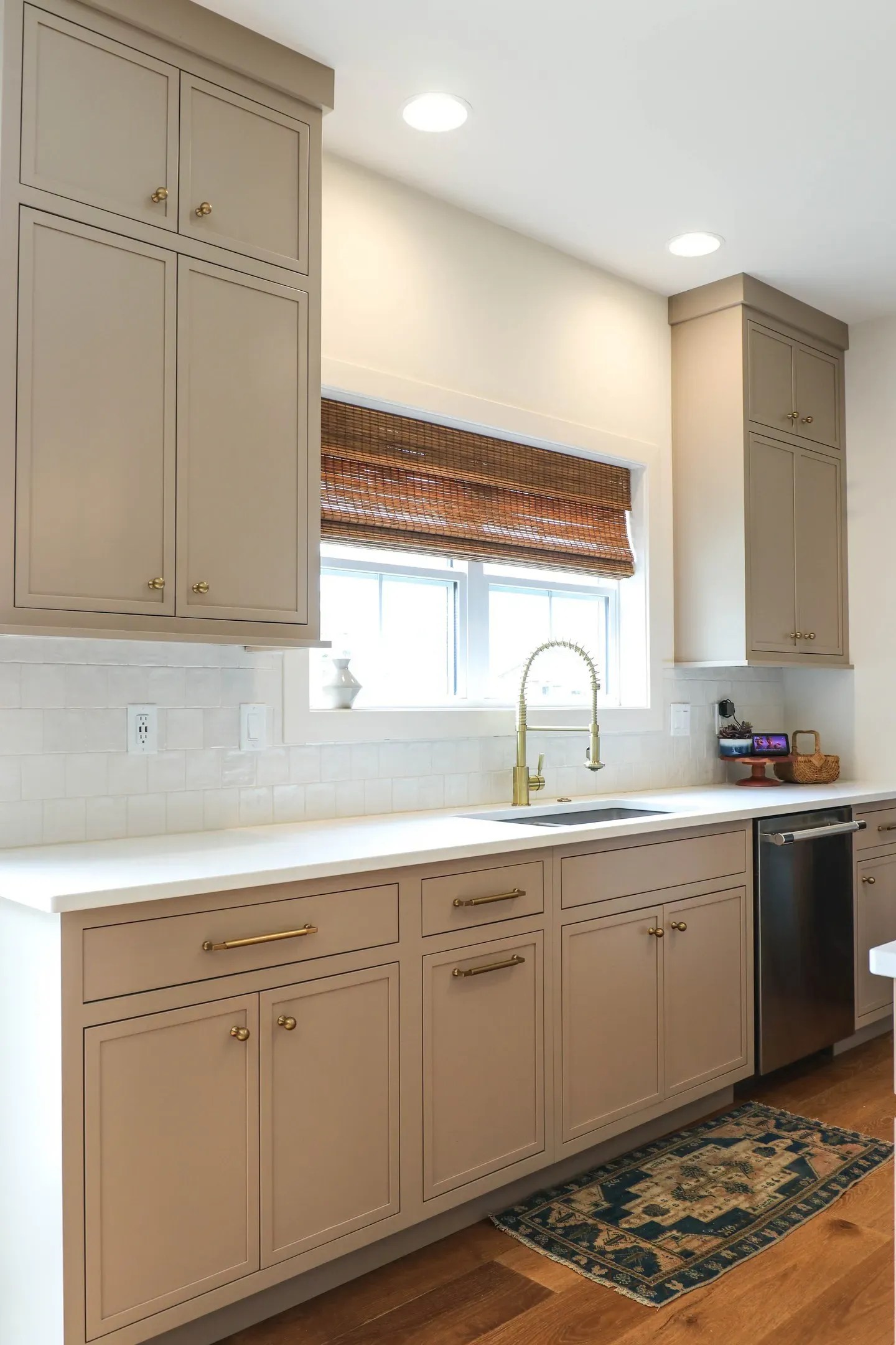 Benjamin Moore beige paint colors for kitchen