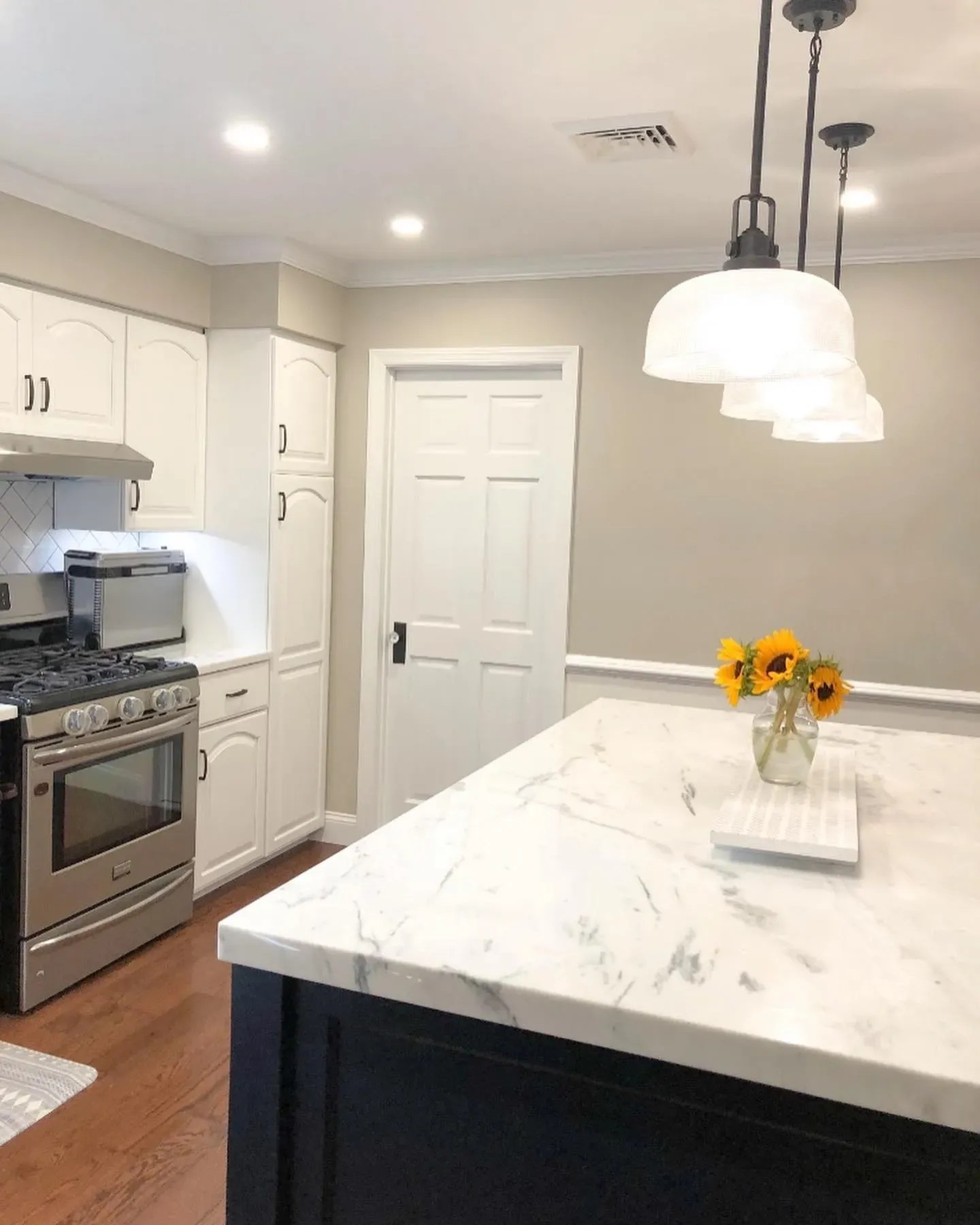 Benjamin Moore light paint colors for kitchen