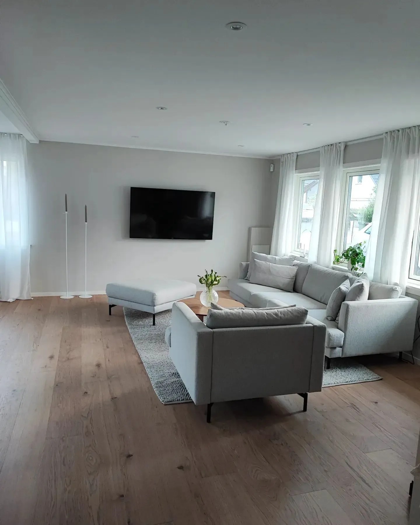 Jotun greige paint colors for living room