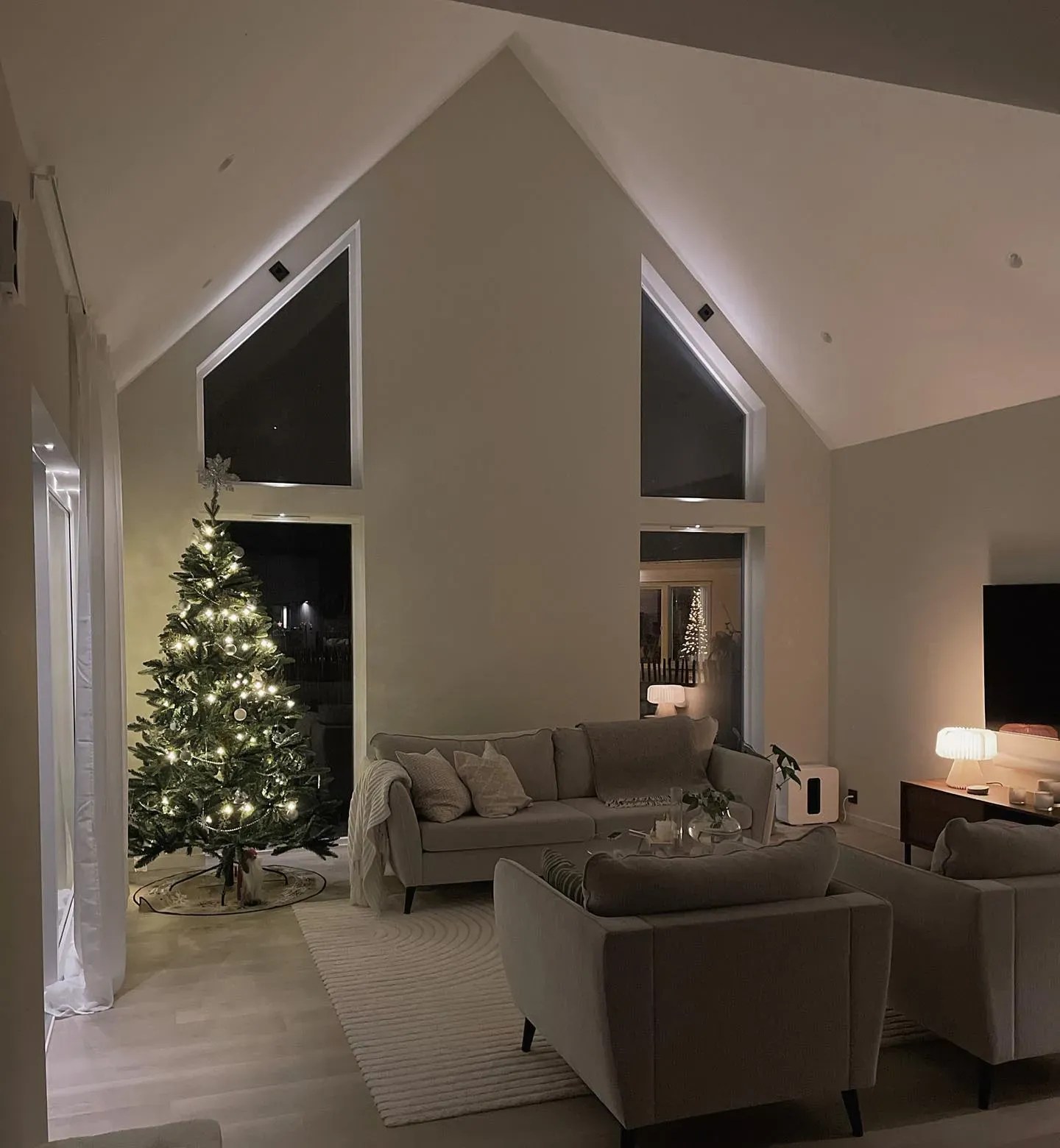 Jotun greige paint colors for living room