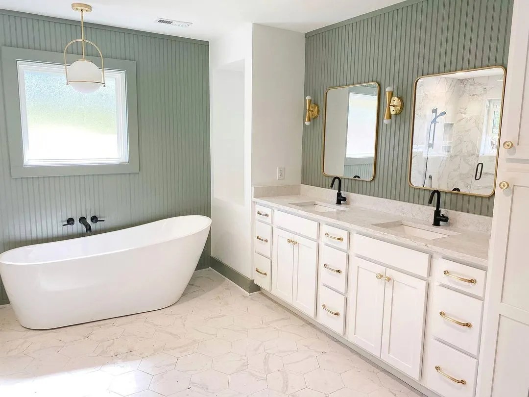 Green bathroom with wall panelling PLAN