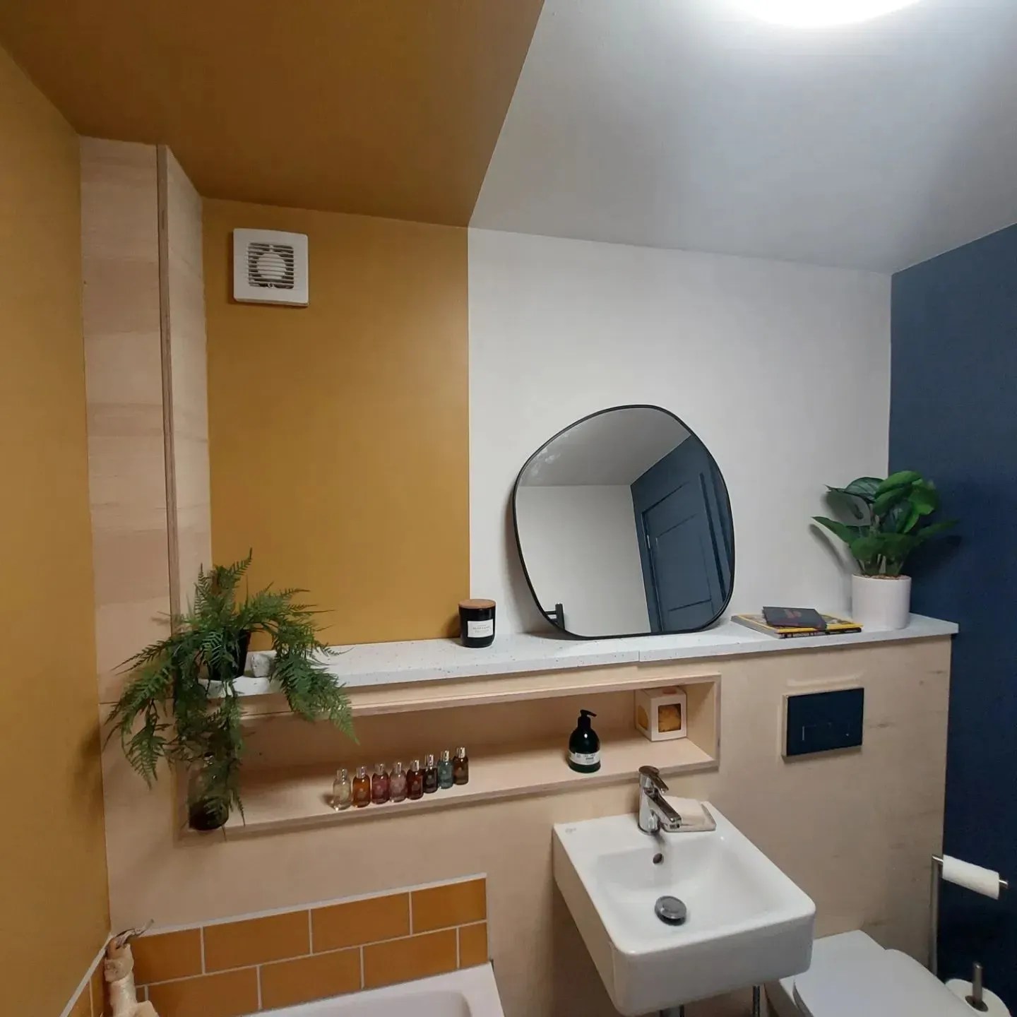 Yellow paint colors for bathroom