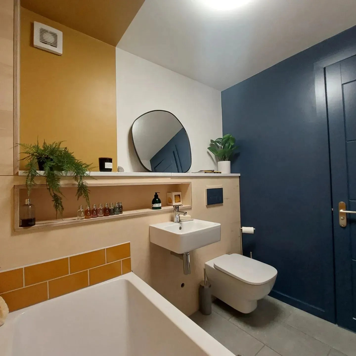 Yellow paint colors for bathroom