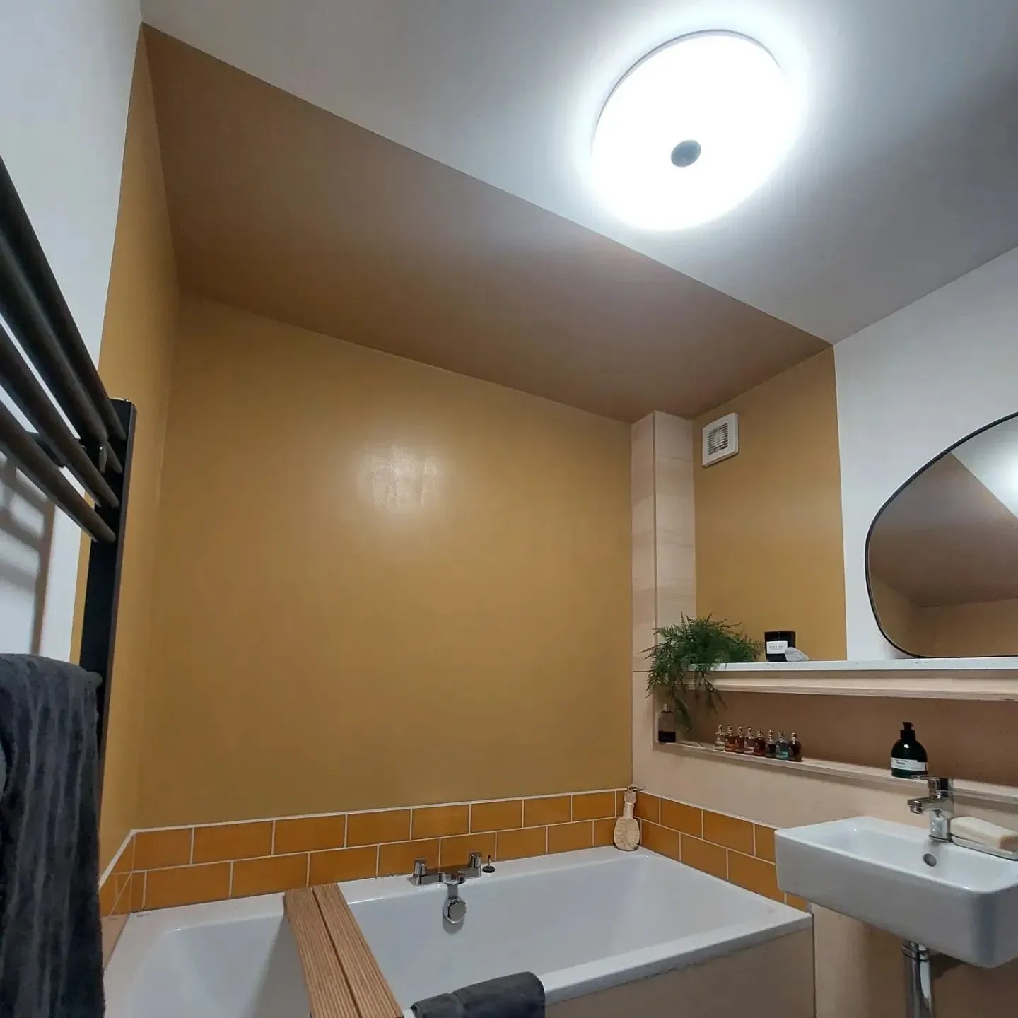 Yellow paint colors for bathroom