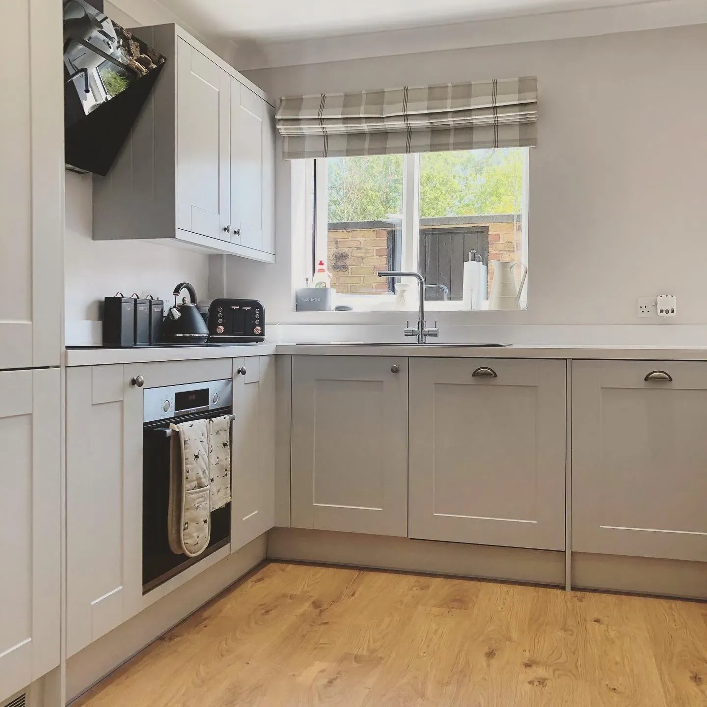 Dulux light beige paint colors for kitchen