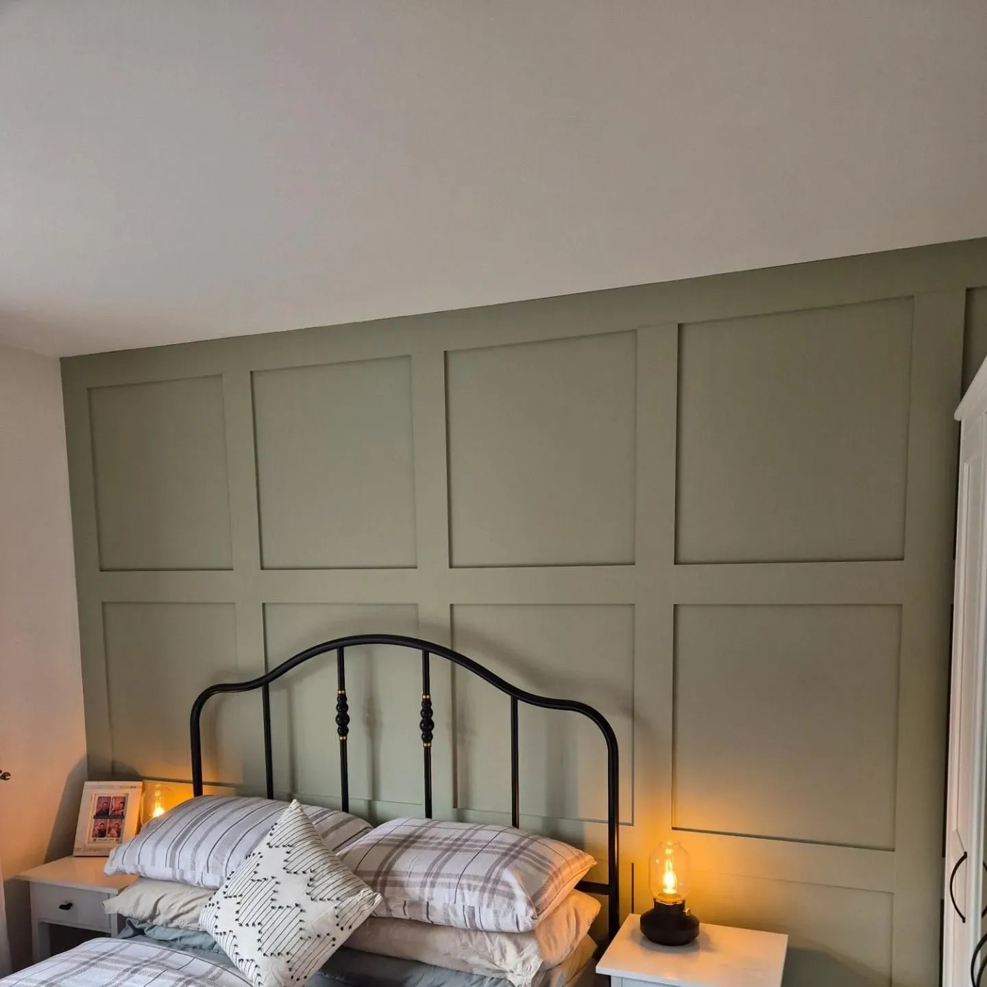 Dulux midtone green paint colors for bedroom