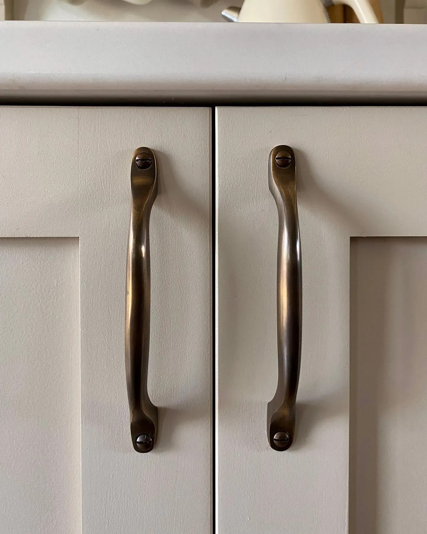 Sherwin Williams midtone paint colors for kitchen