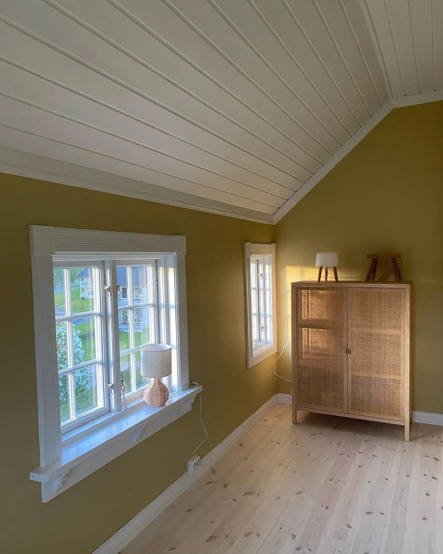 Jotun yellow paint colors for bedroom