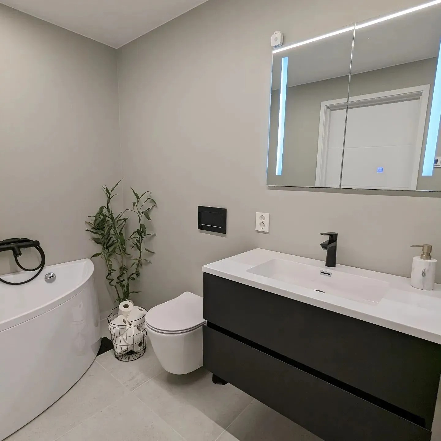 Jotun light paint colors for bathroom