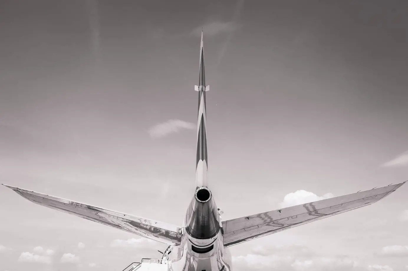 Can a Plane Fly Without the Vertical Stabilizer? Planenerd