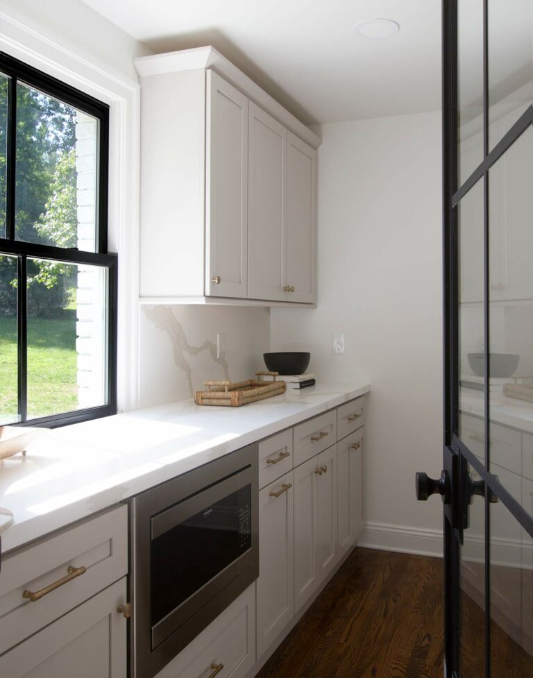 How to Clean Quartz Countertops Plank and Pillow