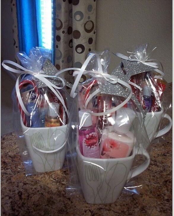 What to put in baby shower gift bags for guests? 27+ Awesome Ideas