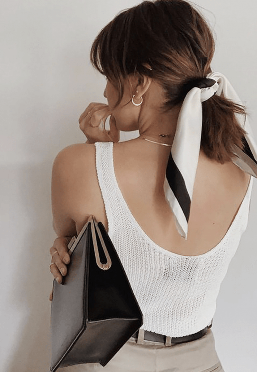 Formas cool y femeninas en que debes usar mascadas en tus outfits