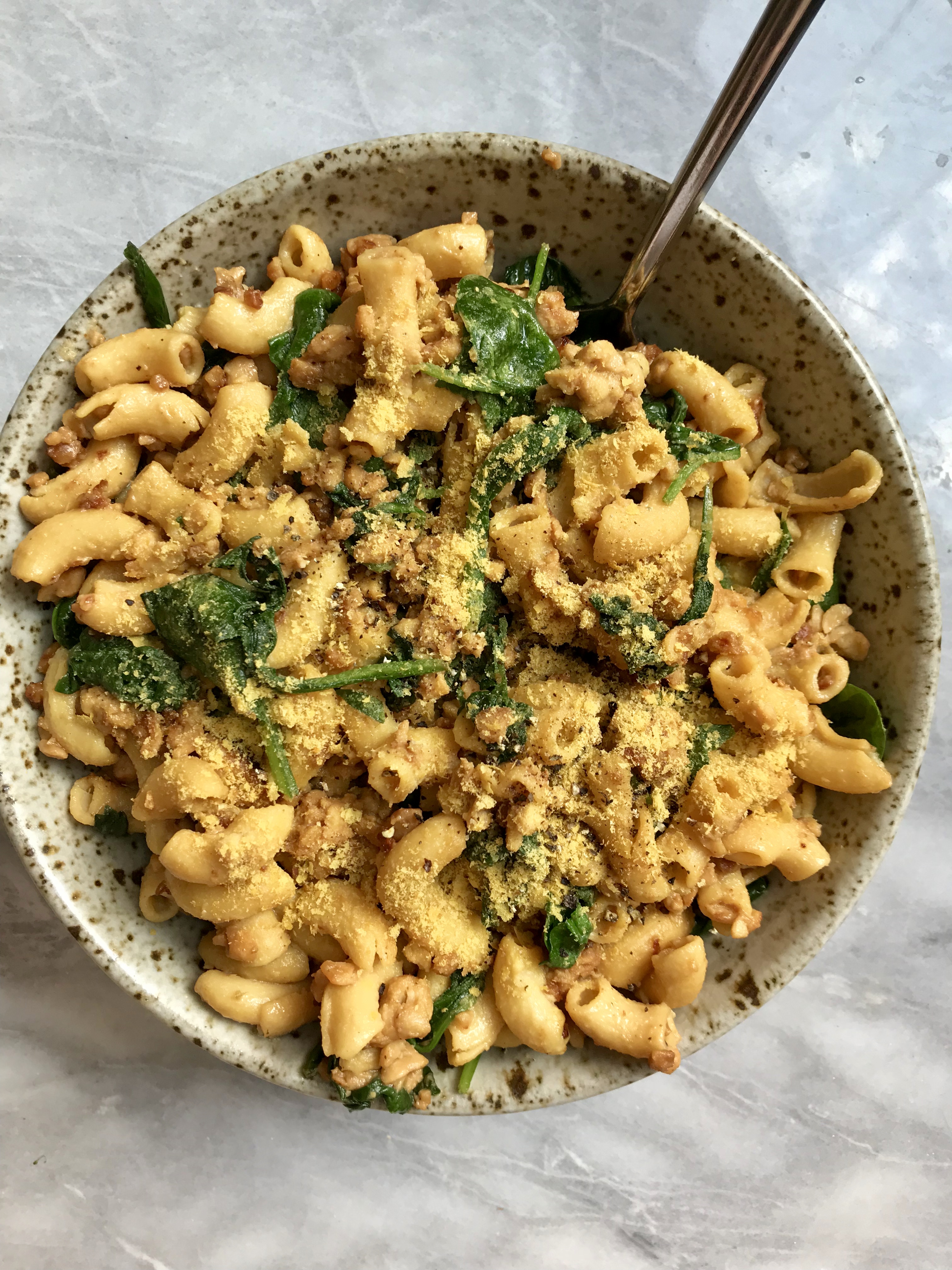 Cheesy Pasta with Tempeh Bacon Crumbles & Spinach Plant Based Jane