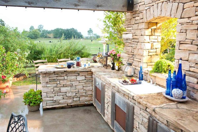 Outdoor Kitchen