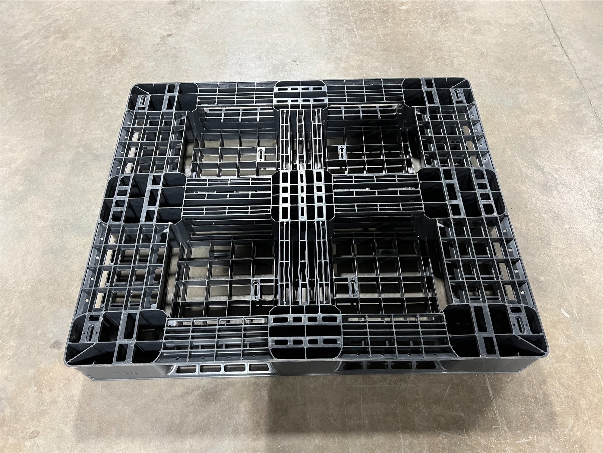 Used Stackable 48x40 Plastic Pallet Plastic Pallet Pros