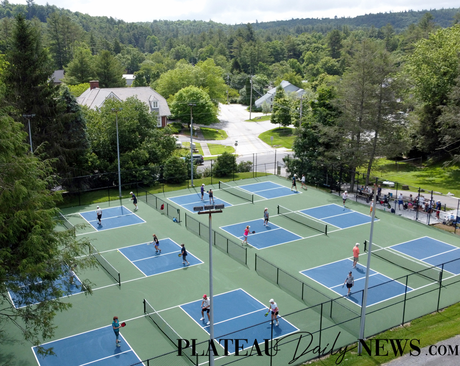 Highlands pickleball courts are slammin’ at official dedication