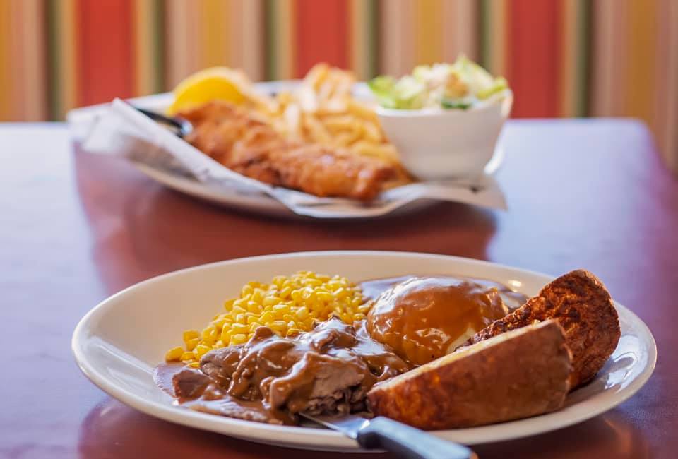 Plates Eatery Courtenay dining service