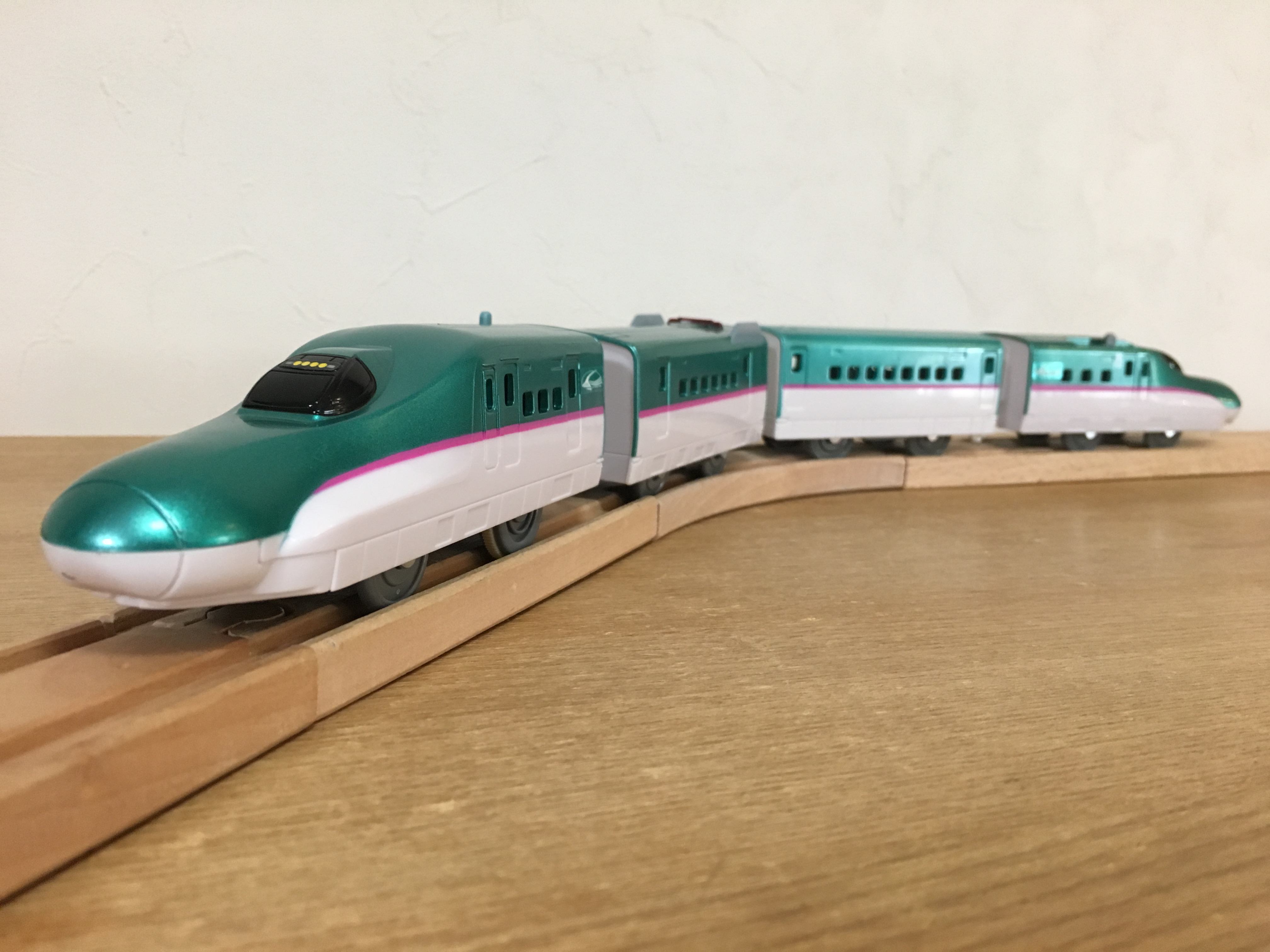 【レビュー】プラレール E5系新幹線 はやぶさ ぷらてつ