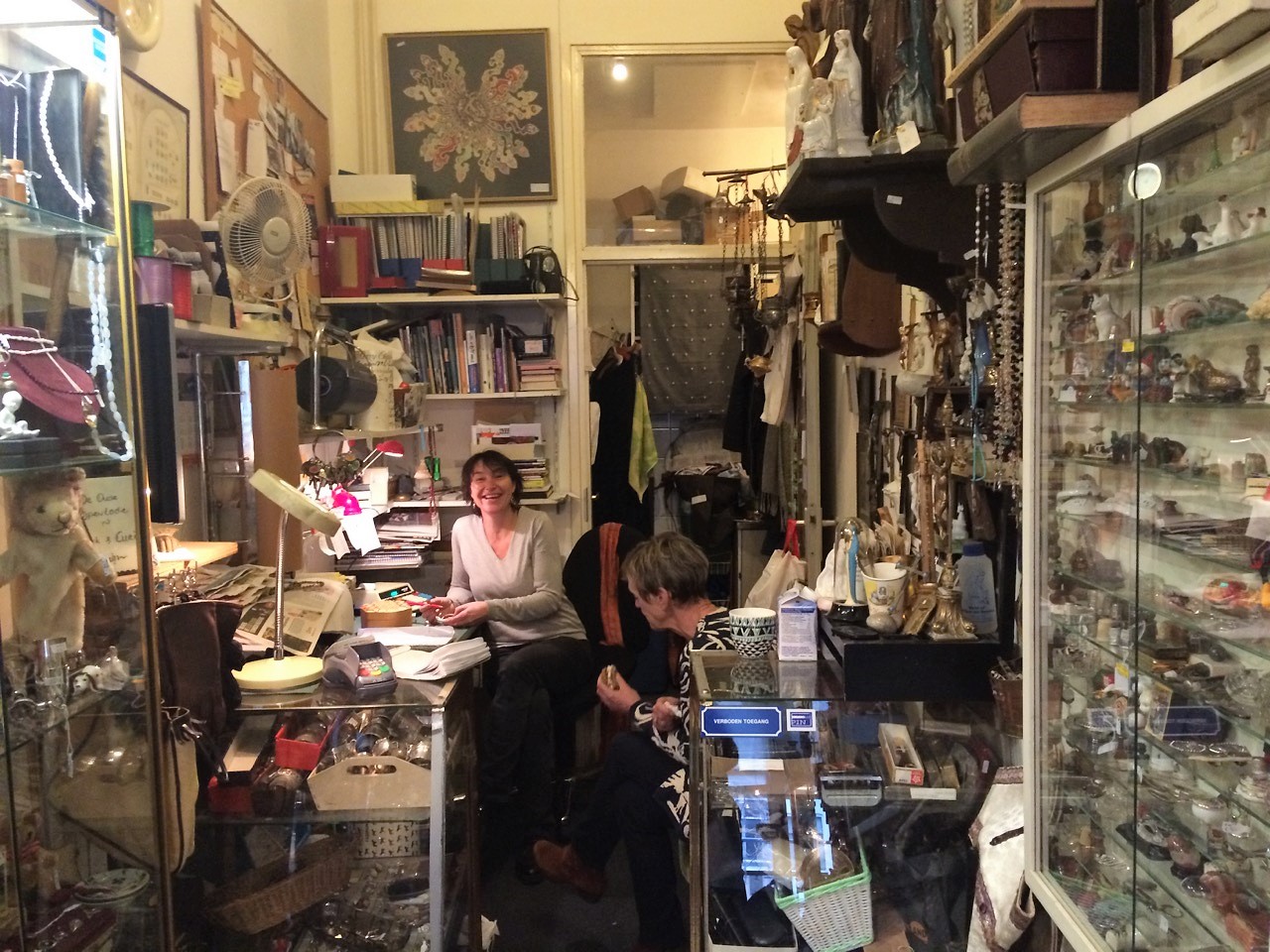 Op Bezoek Bij De Oude Pijpenlade We Zijn Eigenlijk Tien Kleine Winkeltjes In Een De Utrechtse Internet Courant