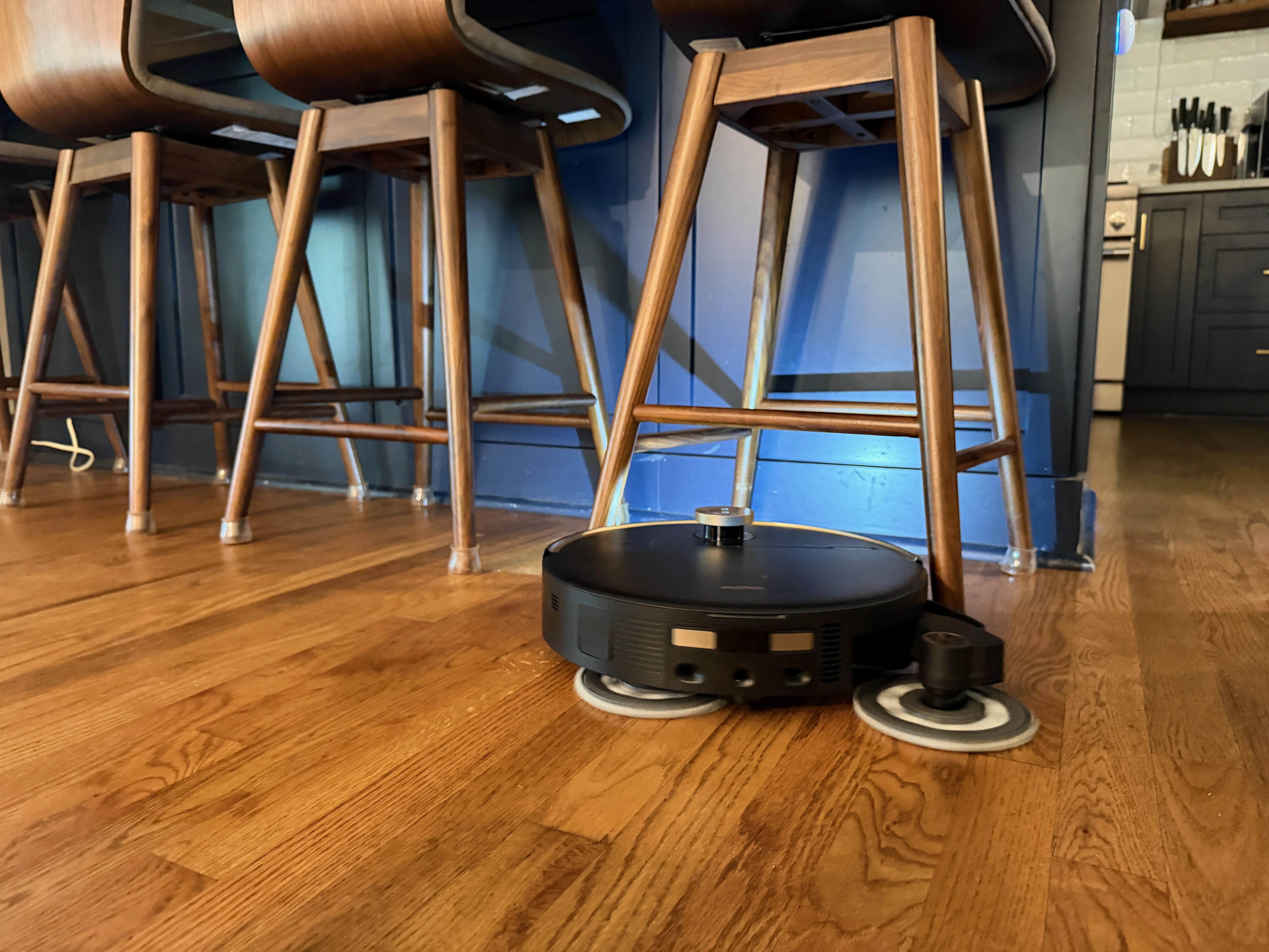Hands-on with the Mova V70, a robot vacuum with a mopping arm 