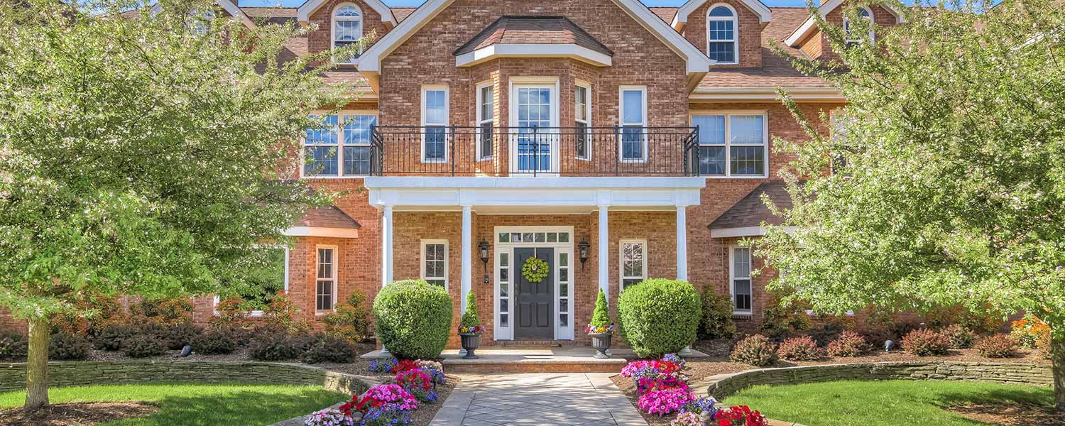 Equestrian Manor Suburban Setting Platinum Luxury Auctions